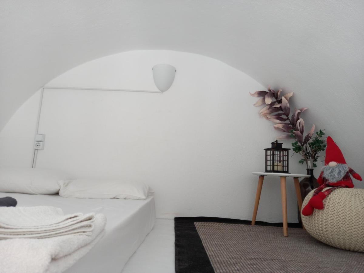 Three Harites Lejlighedshotel Perissa  Eksteriør billede