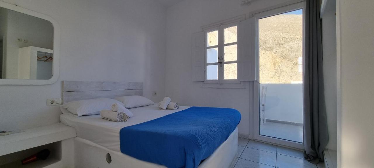 Three Harites Lejlighedshotel Perissa  Eksteriør billede