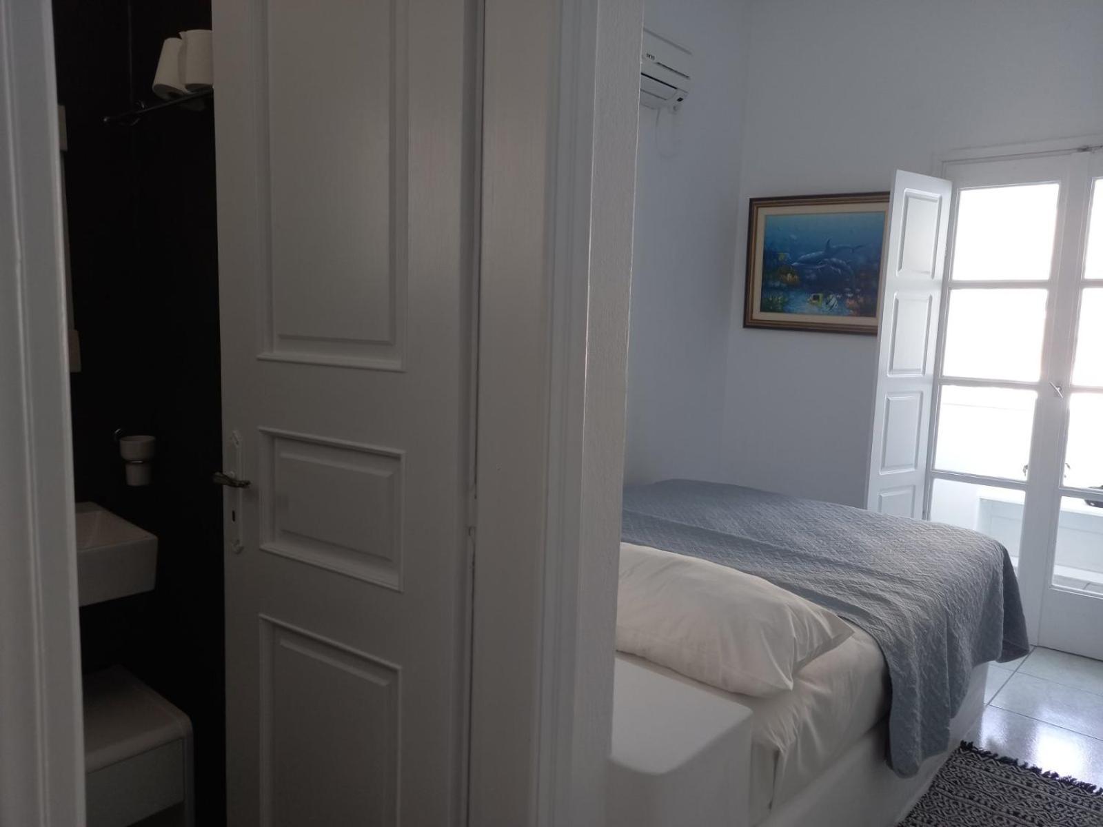 Three Harites Lejlighedshotel Perissa  Værelse billede