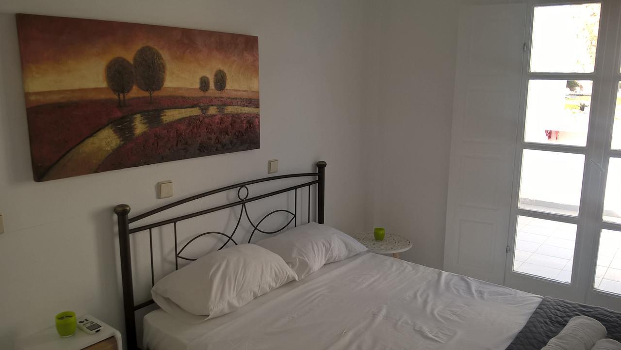 Three Harites Lejlighedshotel Perissa  Eksteriør billede